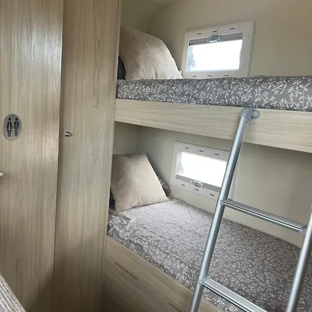 Kuaycaravans 캠프장 아데제